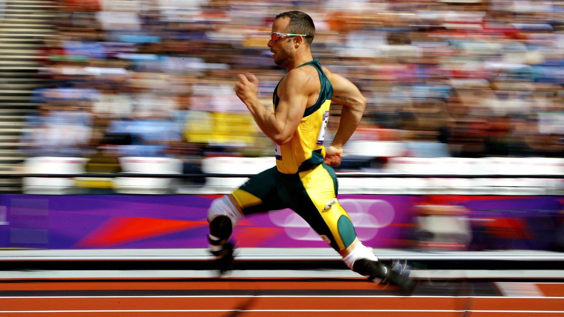 “英超争冠战日趋激烈，榜首球队压力山大”，英超争冠形势